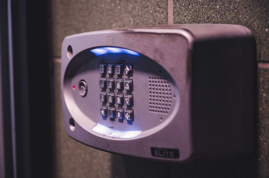 Clavier et badge d'un système de contrôle d'accès