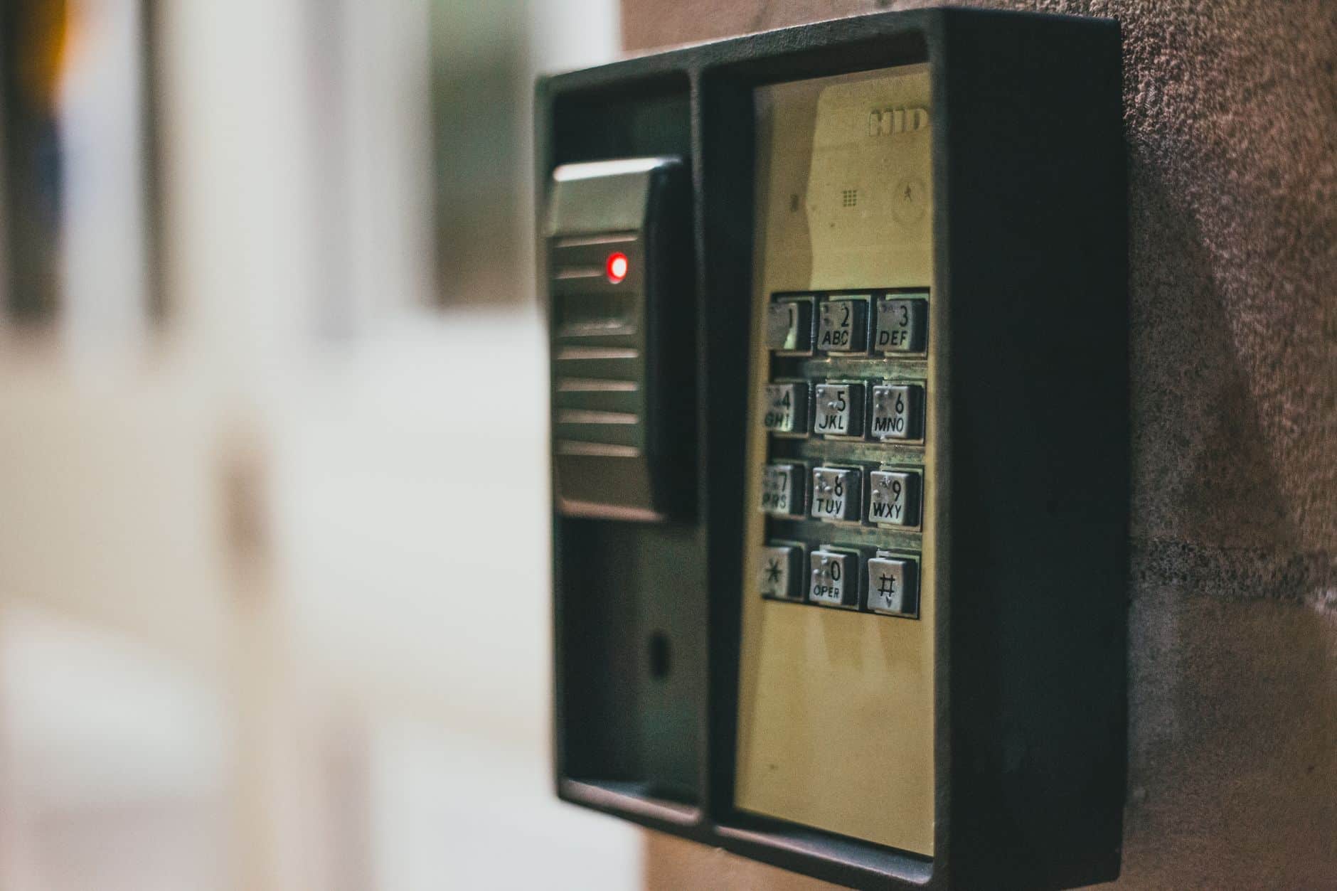 Clavier de commande d'une alarme installée à Valenciennes